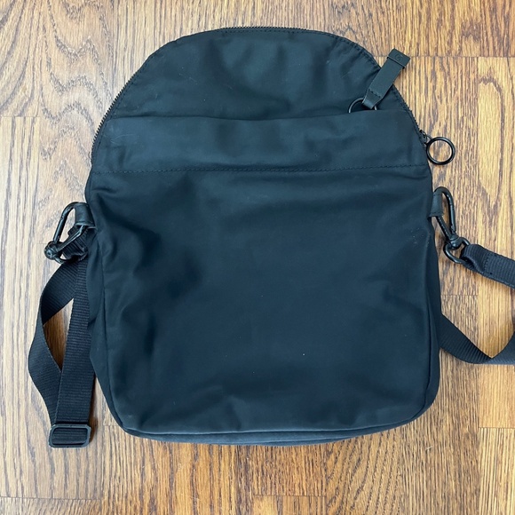 Lululemon All Night Festival Bag 5L - black with black hardware - Picture 4 of 7